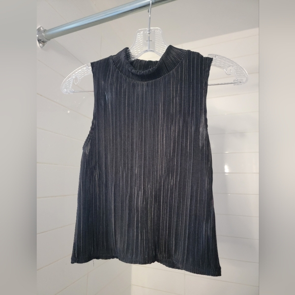 Olivia Rae Black Ribbed Sleeveless Top - Picture 1 of 2
